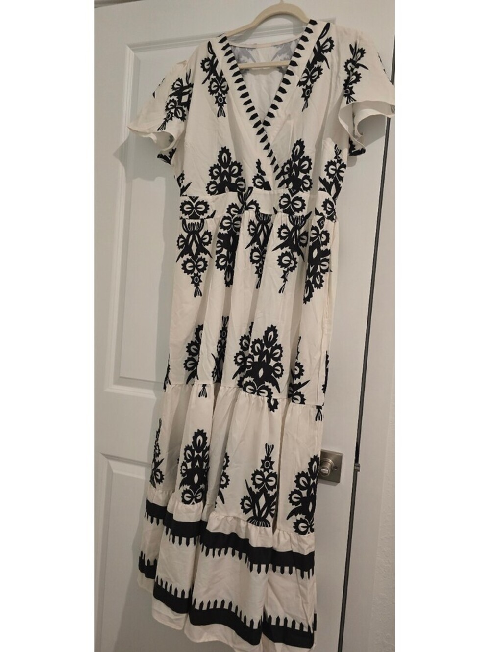 White and Black Patterned Maxi Dress with V Neck and Short Sleeves xxl
